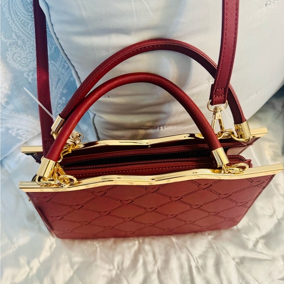 Elegant Burgundy Shoulder Bag - Picture 4 of 13